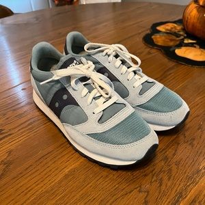 Saucony brand tennis shoes. Gently worn.